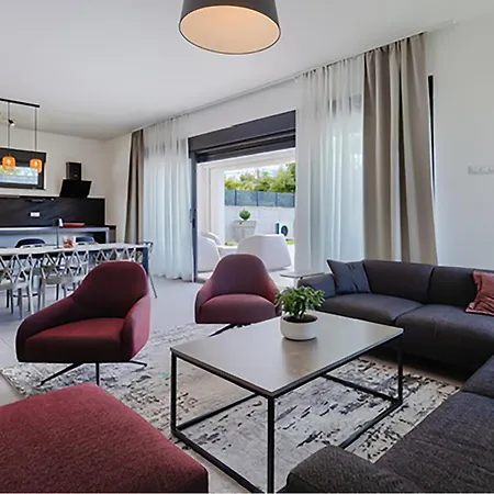 In Stancija Paradiz * Jursici