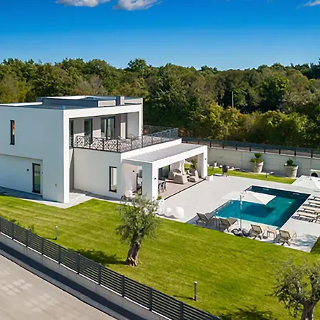 Stunning In Stancija Paradiz Holiday home *