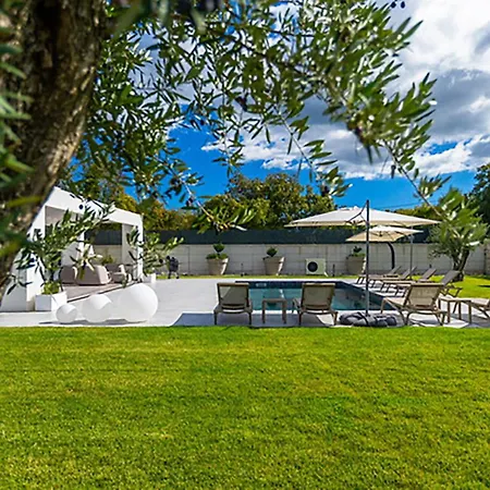 Stunning In Stancija Paradiz Holiday home